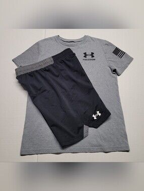 Under armour boy’s set size Medium